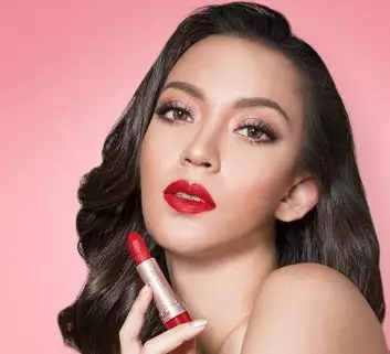 Rekomendasi lip gloss lokal berbagai sumber