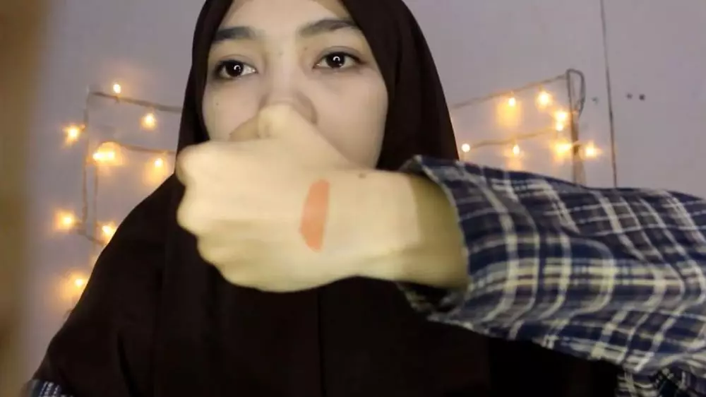 Cara membuat lip matte sendiri pakai 3 bahan Berbagai sumber Cara membuat lip matte sendiri pakai 3 bahan Berbagai sumber