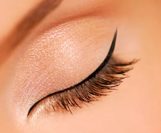 Step tutorial makeup mata untuk pemula © 2023 brilio.net Step tutorial makeup mata untuk pemula © 2023 brilio.net