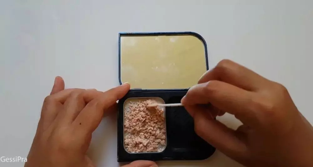 Cara membuat bedak padat sesuai warna kulit pakai 2 produk makeup Berbagai sumber