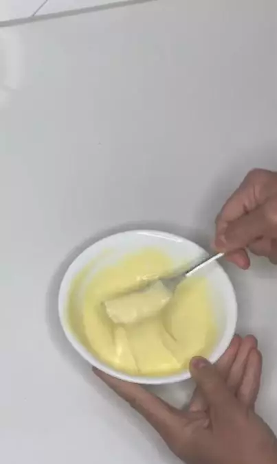 Cara membuat mayo hair mask untuk atasi rambut kering pakai 3 bahan dapur Berbagai sumber Cara membuat mayo hair mask untuk atasi rambut kering pakai 3 bahan dapur Berbagai sumber