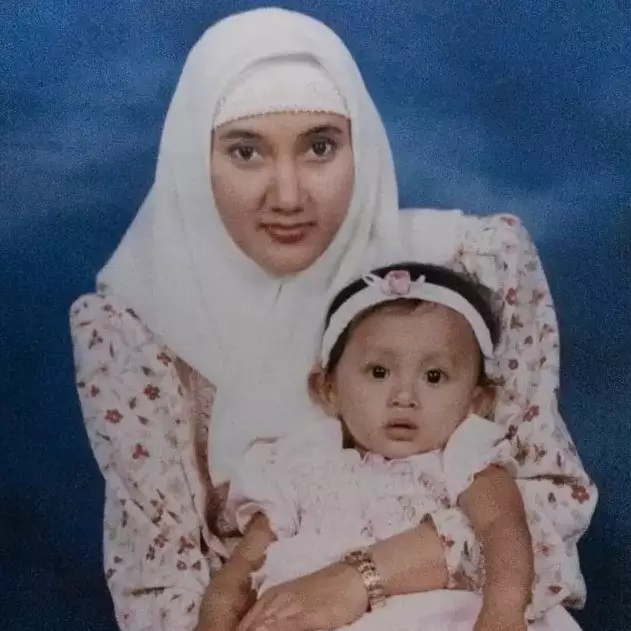 ibu penyanyi saat muda © berbagai sumber