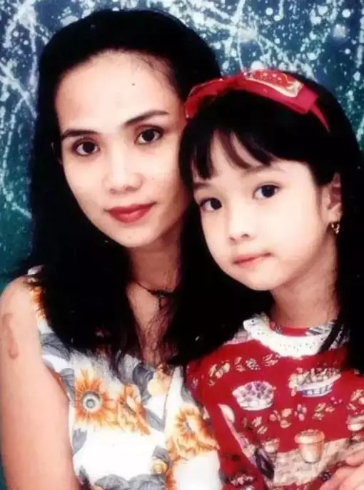 ibu penyanyi saat muda © berbagai sumber