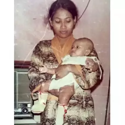 ibu penyanyi saat muda © berbagai sumber