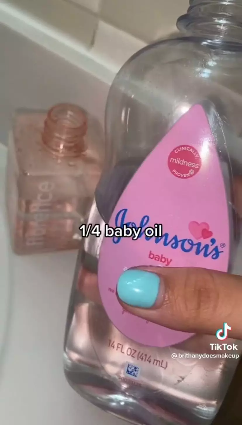 Trik membuat makeup remover sendiri hanya pakai 2 bahan © 2023 brilio.net Trik membuat makeup remover sendiri hanya pakai 2 bahan © 2023 brilio.net