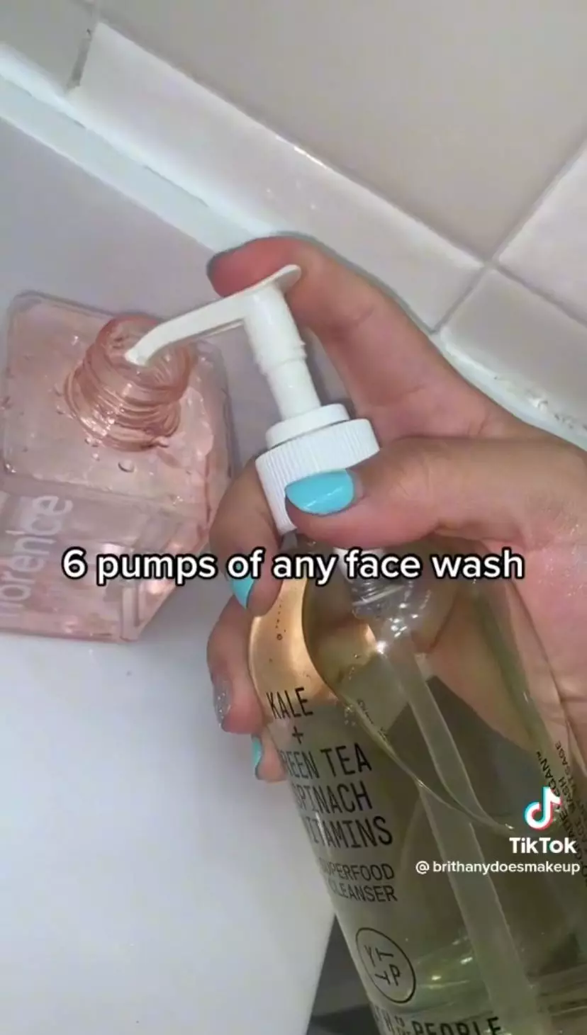 Trik membuat makeup remover sendiri hanya pakai 2 bahan © 2023 brilio.net Trik membuat makeup remover sendiri hanya pakai 2 bahan © 2023 brilio.net