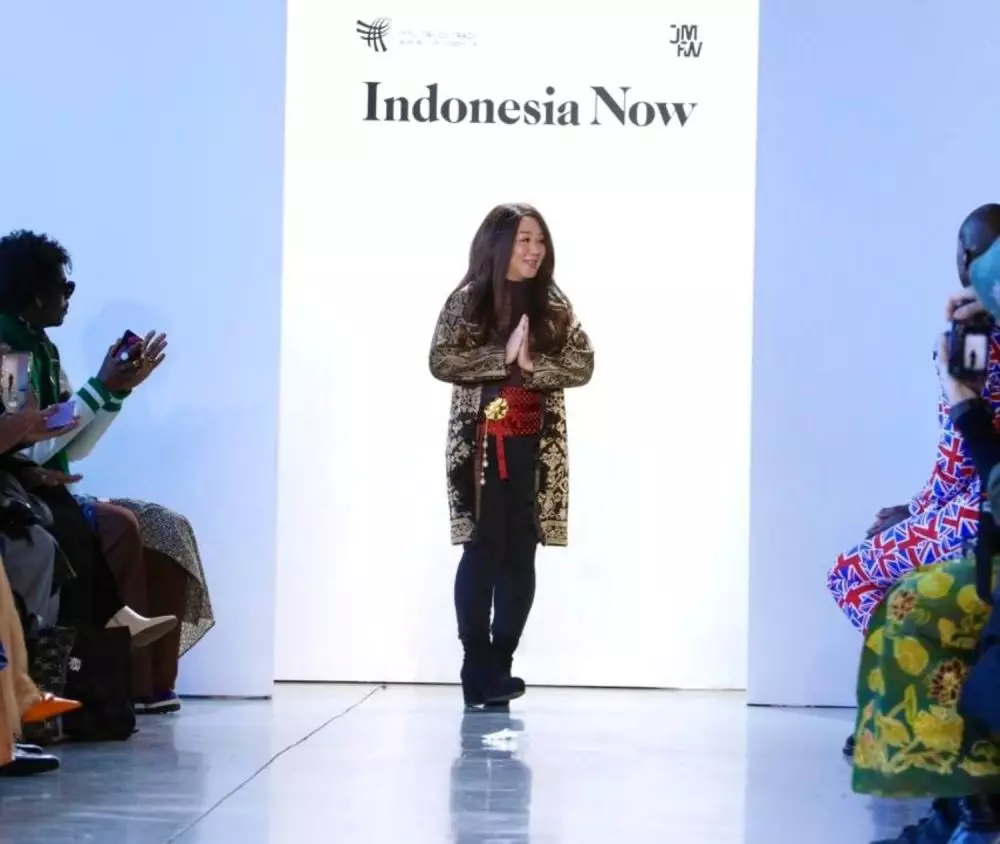 Karya desainer Indonesia tampil New York Fashion Week 2023 © 2023 brilio.net Karya desainer Indonesia tampil New York Fashion Week 2023 © 2023 brilio.net