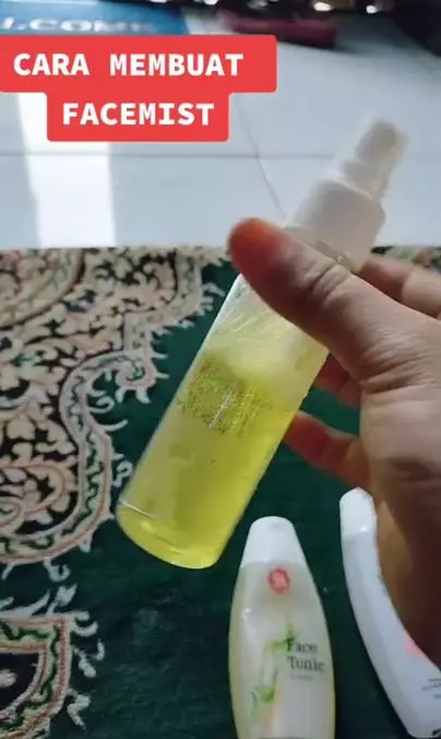 Cara membuat face mist atasi wajah berminyak dan jerawat pakai 2 produk Berbagai sumber