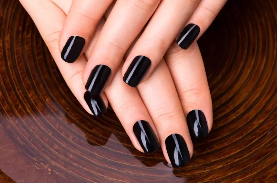 Warna kuku untuk sawo matang © freepik.com