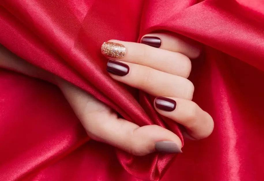 Warna kuku untuk sawo matang © freepik.com