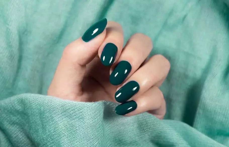 Warna kuku untuk sawo matang © freepik.com