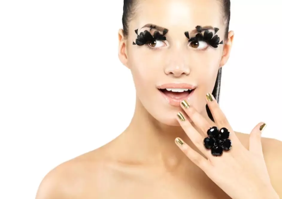 Warna kuku untuk sawo matang © freepik.com