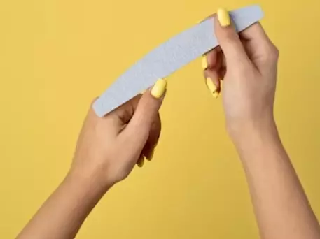 Warna kuku untuk sawo matang © freepik.com