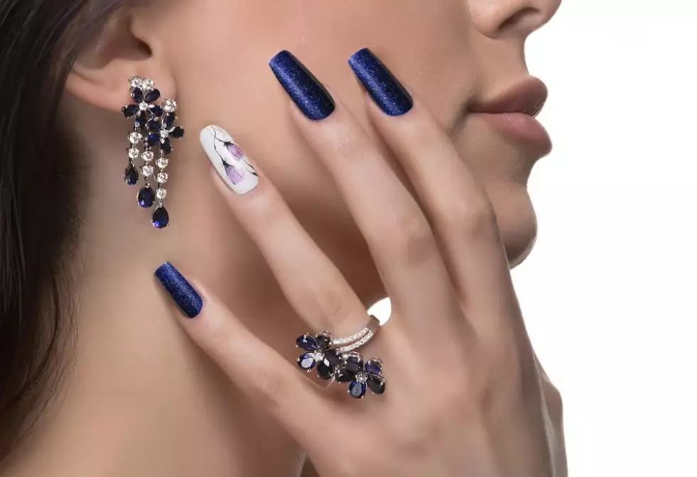 Warna kuku untuk sawo matang © freepik.com