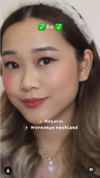 trik mengaplikasikan blush on menggunakan tangan berbagai sumber