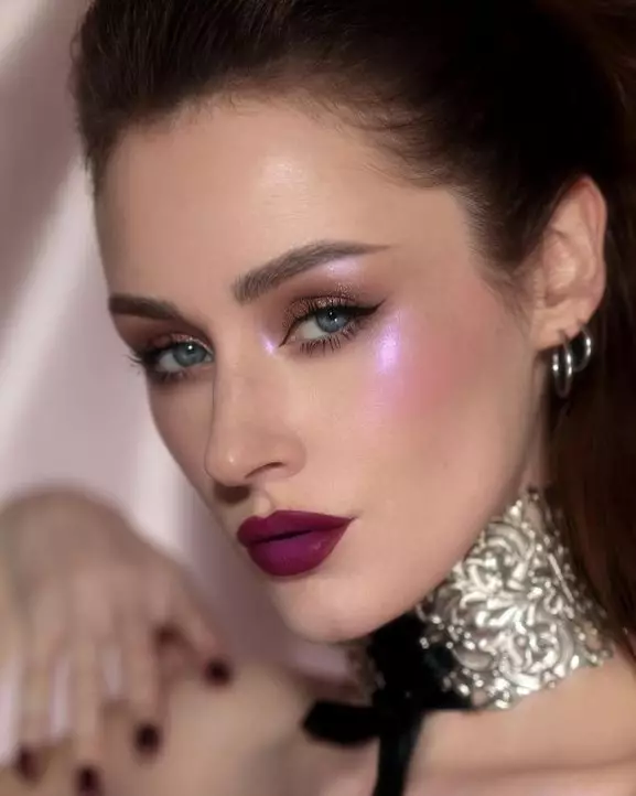 Trik contour sesuai bentuk wajah © berbagai sumber