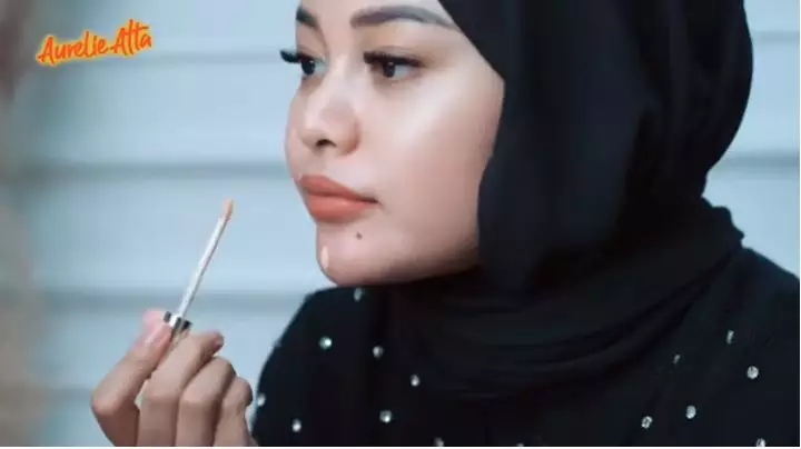 look makeup dewy ala Aurel Hermansyah berbagai sumber