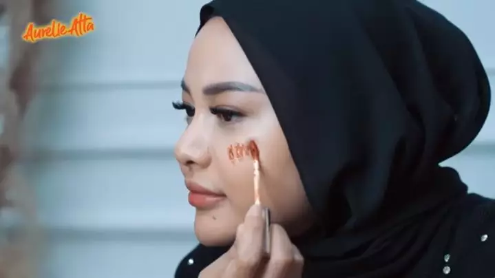 look makeup dewy ala Aurel Hermansyah berbagai sumber