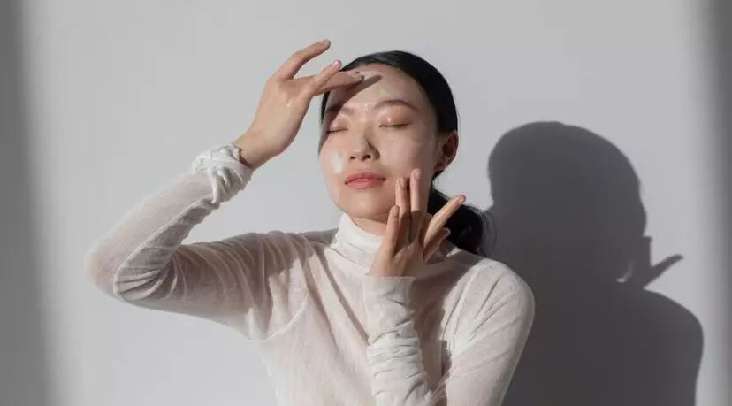 cara mengatasi skin barrier yang rusak © 2023 brilio.net cara mengatasi skin barrier yang rusak © 2023 brilio.net