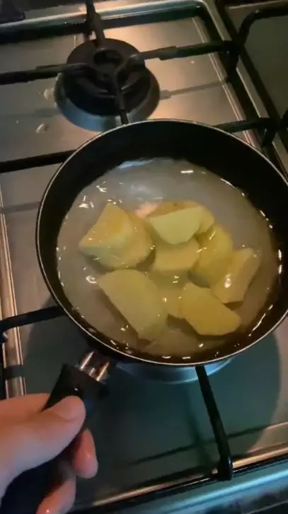 Trik mengatasi beruntusan dan wajah belang pakai 1 jenis sayur Berbagai sumber