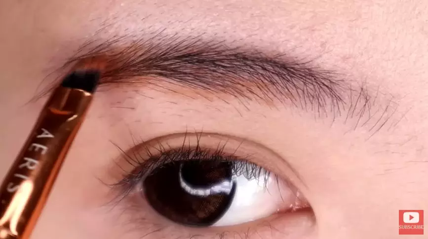 Trik makeup cepat dan mudah © 2023 brilio.net Trik makeup cepat dan mudah © 2023 brilio.net