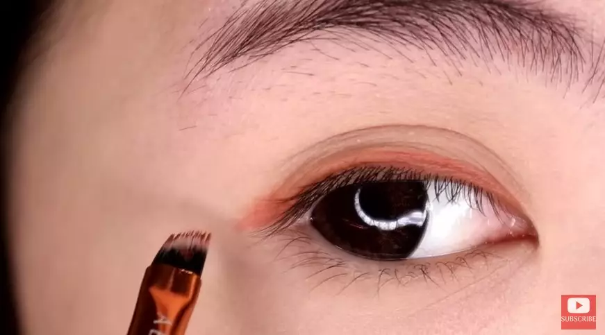 Trik makeup cepat dan mudah © 2023 brilio.net Trik makeup cepat dan mudah © 2023 brilio.net