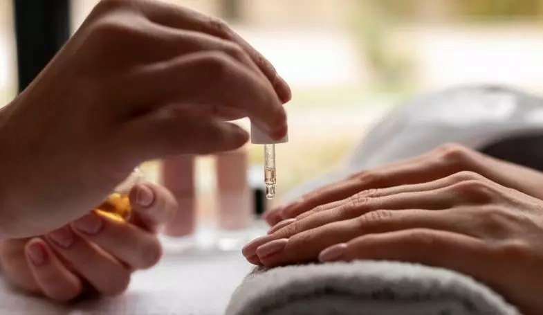 cara mengatasi kuku rusak akibat nail art © 2023 brilio.net cara mengatasi kuku rusak akibat nail art © 2023 brilio.net