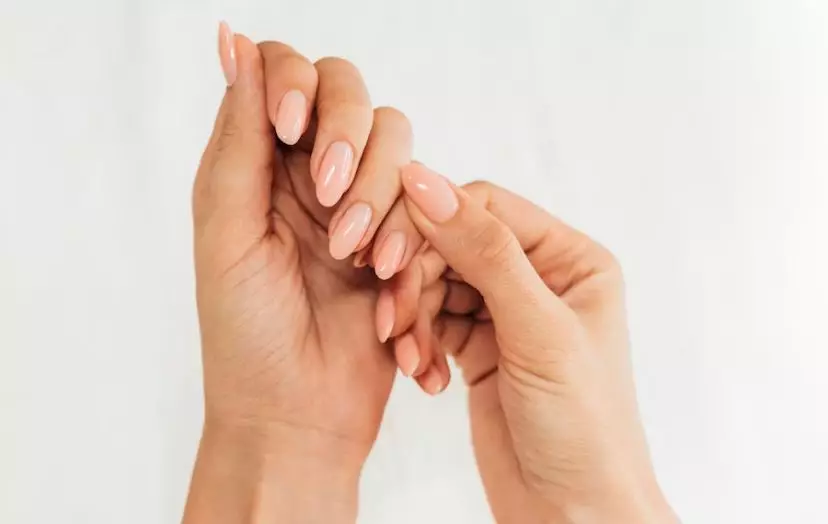 cara mengatasi kuku rusak akibat nail art © 2023 brilio.net cara mengatasi kuku rusak akibat nail art © 2023 brilio.net