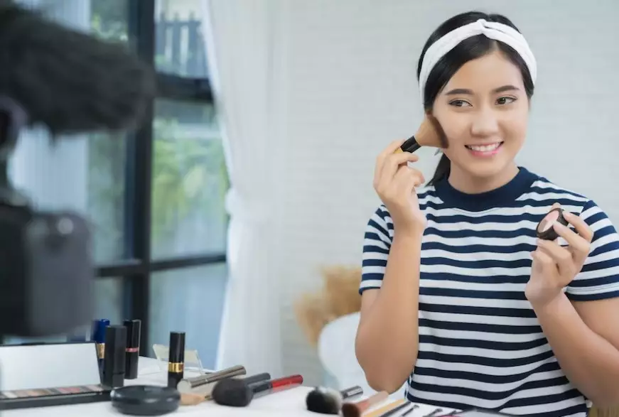 makeup natural dengan hasil flawless tanpa foundation © 2023 berbagai sumber