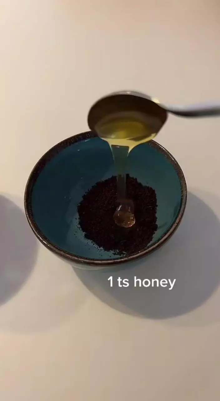 mencerahkan kantung mata gelap gunakan 2 bahan dapur © 2023 brilio.net