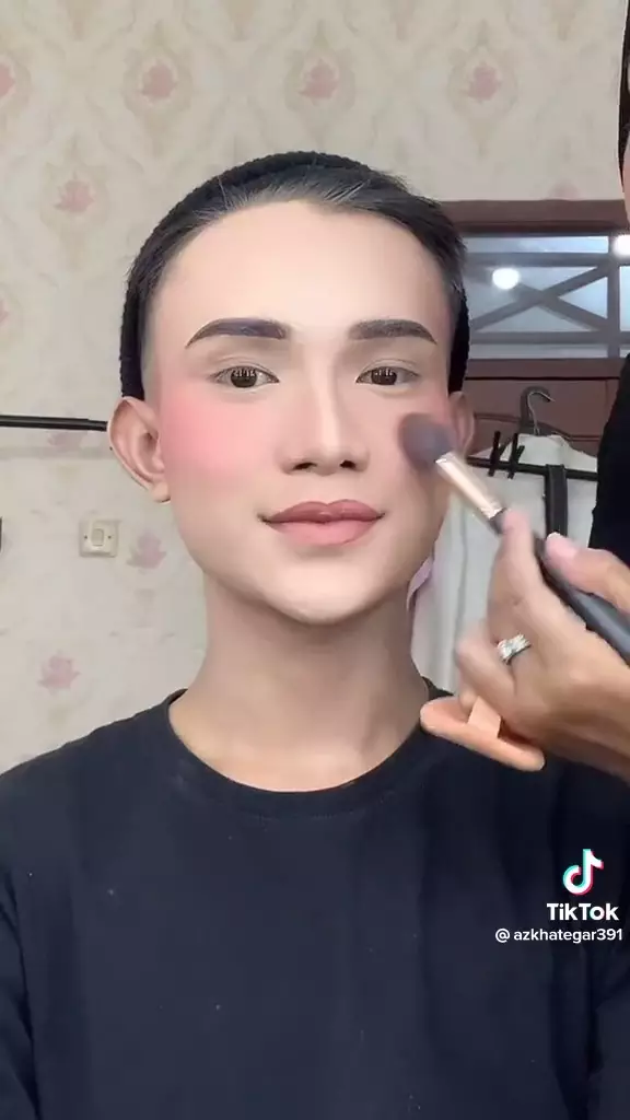 7 Transformasi pria dirias MUA jadi pengantin Palembang © 2023 berbagai sumber