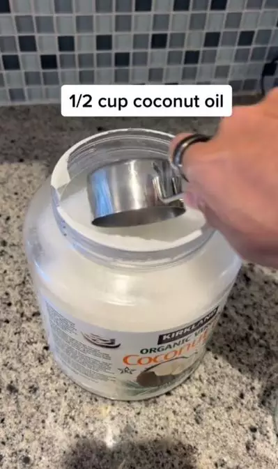 Cara membuat masker rambut kering pria pakai 2 jenis minyak Berbagai sumber