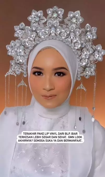 Trik memakai lipstik nude agar tidak pucat Berbagai sumber