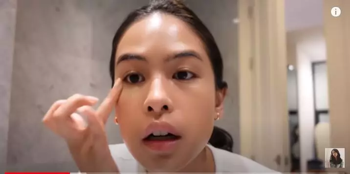 makeup simpel ala Maudy Ayunda berbagai sumber makeup simpel ala Maudy Ayunda berbagai sumber