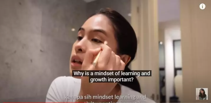 makeup simpel ala Maudy Ayunda berbagai sumber makeup simpel ala Maudy Ayunda berbagai sumber