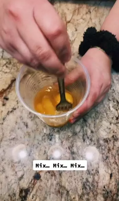 Cara membuat hair mask untuk rawat rambut diwarnai pakai 3 bahan alami Berbagai sumber