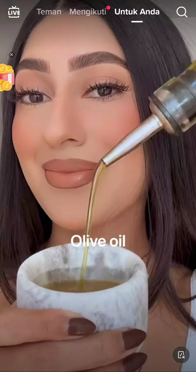 Trik rambut berkilau pakai 3 bahan alami © berbagai sumber Trik rambut berkilau pakai 3 bahan alami © berbagai sumber