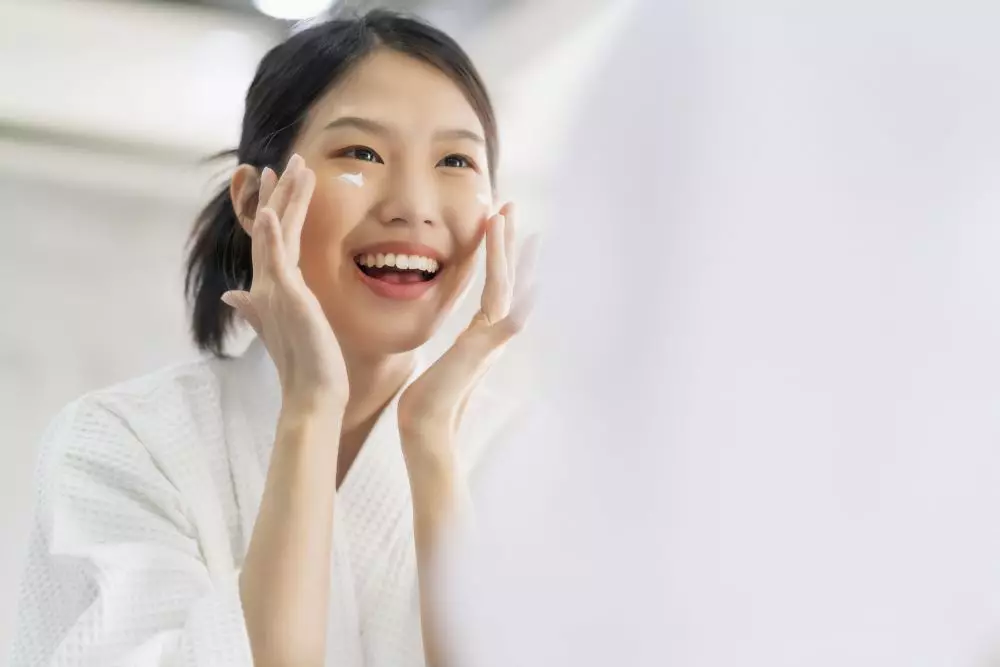 rutin pakai hyaluronic acid bagi wajah © 2023 berbagai sumber