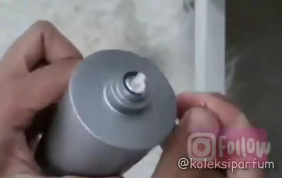 Cara memperbaiki semprotan parfum yang macet cuma pakai 1 alat rumahan Berbagai sumber Cara memperbaiki semprotan parfum yang macet cuma pakai 1 alat rumahan Berbagai sumber