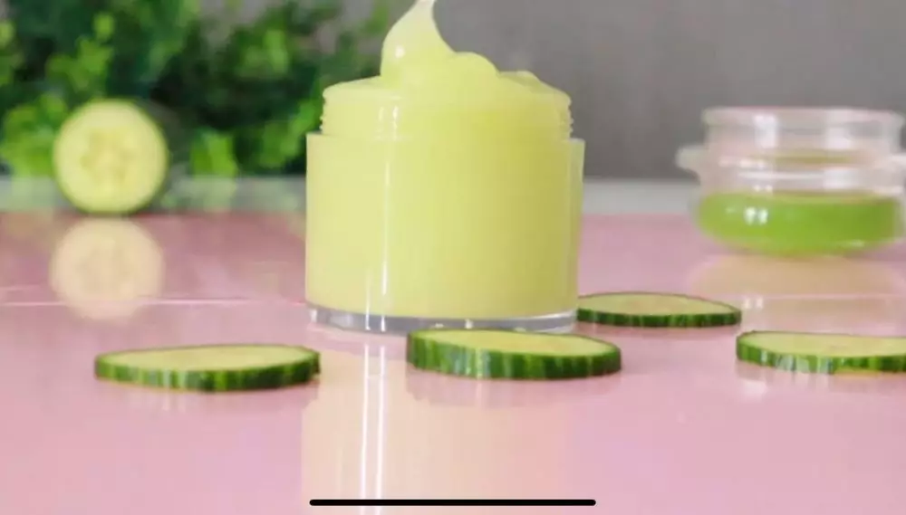 Bantu samarkan lingkaran hitam dan antikering © 2023 brilio.net