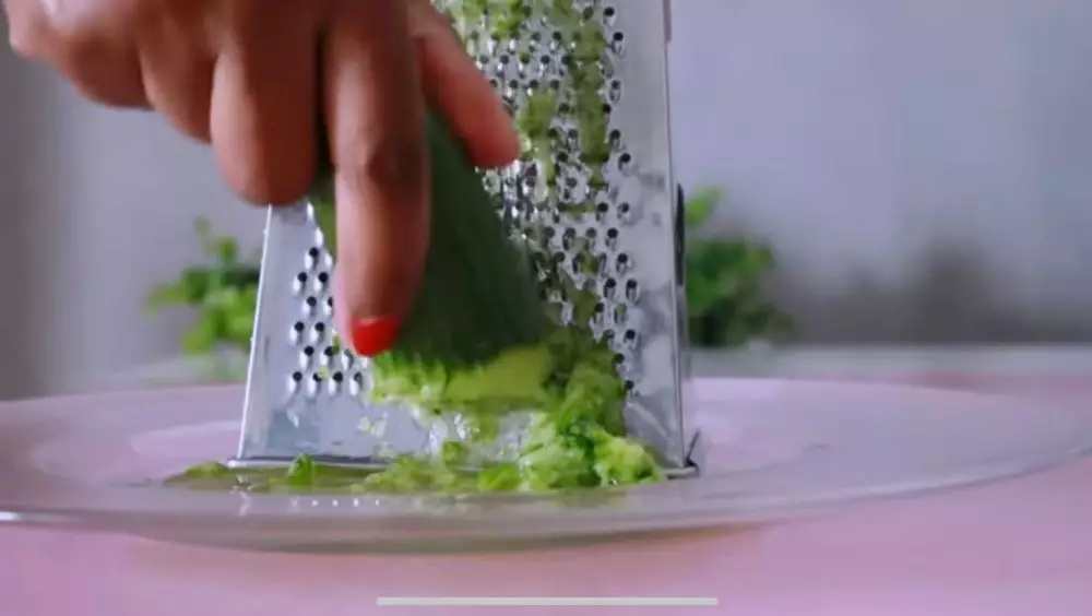 Bantu samarkan lingkaran hitam dan antikering © 2023 brilio.net