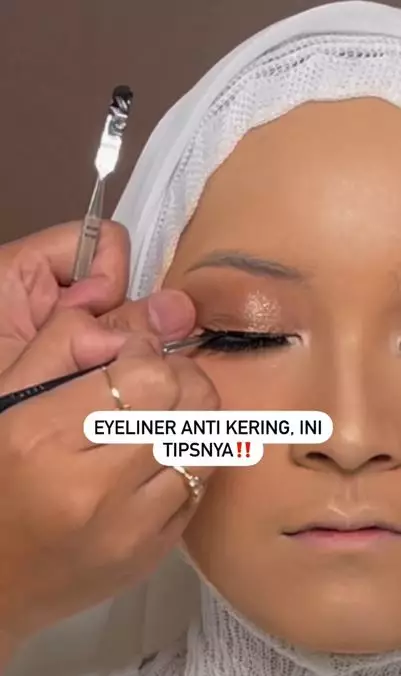 Trik menyimpan eyeliner gel agar tak cepat kering Berbagai sumber