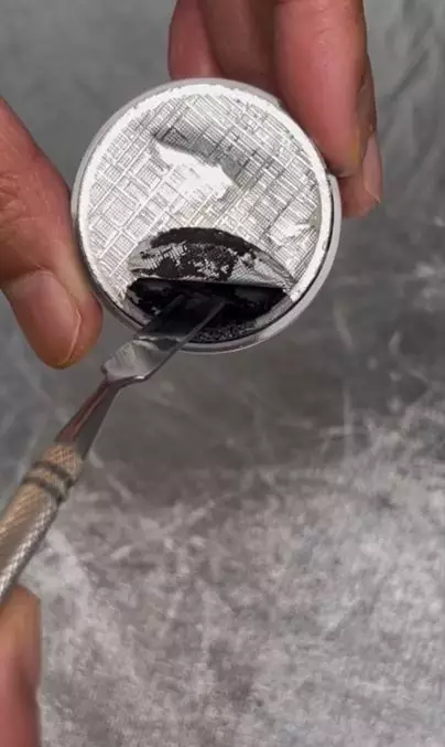 Trik menyimpan eyeliner gel agar tak cepat kering Berbagai sumber