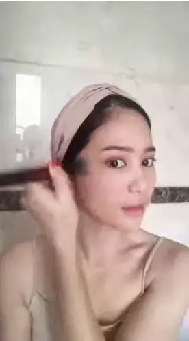 rahasia makeup ala Bunga Zainal berbagai sumber rahasia makeup ala Bunga Zainal berbagai sumber