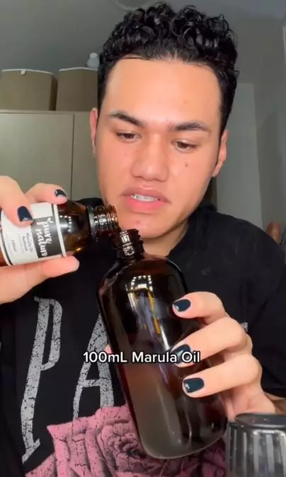 Cara membuat body oil pakai 5 bahan alami Berbagai sumber