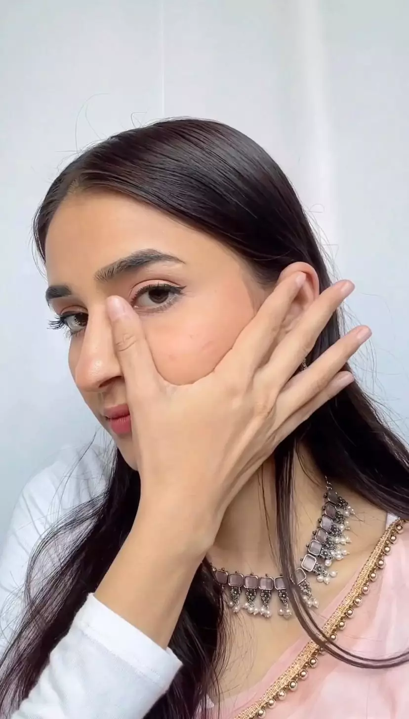 trik memakai blush on © 2023 brilio.net