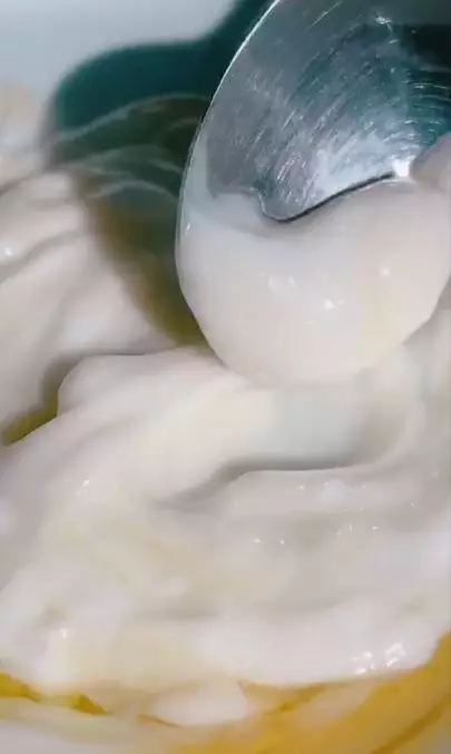 Trik perbaiki rambut keriting rusak dan kering pakai 3 bahan alami Berbagai sumber