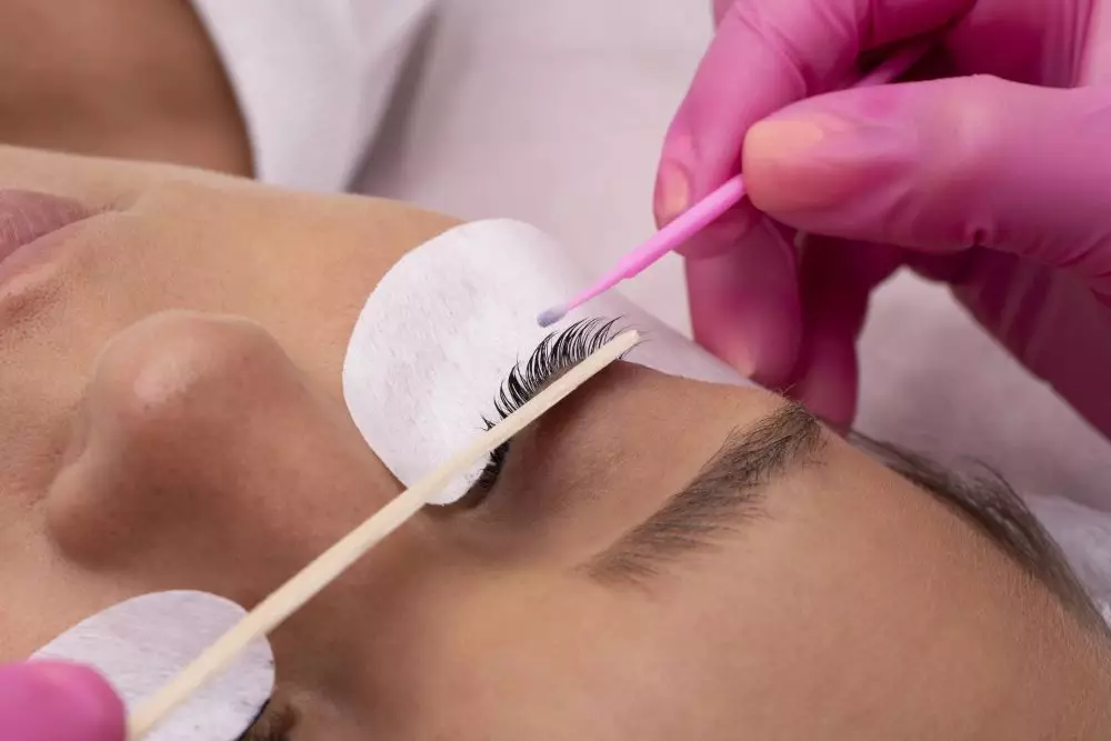 bahaya terlalu sering pakai eyelash extension © berbagai sumber bahaya terlalu sering pakai eyelash extension © berbagai sumber
