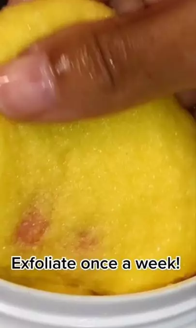 Trik melembutkan kulit pakai body scrub dari 4 bahan alami Berbagai sumber