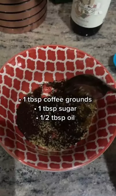 Trik melakukan eksfoliasi ketombe pakai 3 bahan dapur Berbagai sumber Trik melakukan eksfoliasi ketombe pakai 3 bahan dapur Berbagai sumber